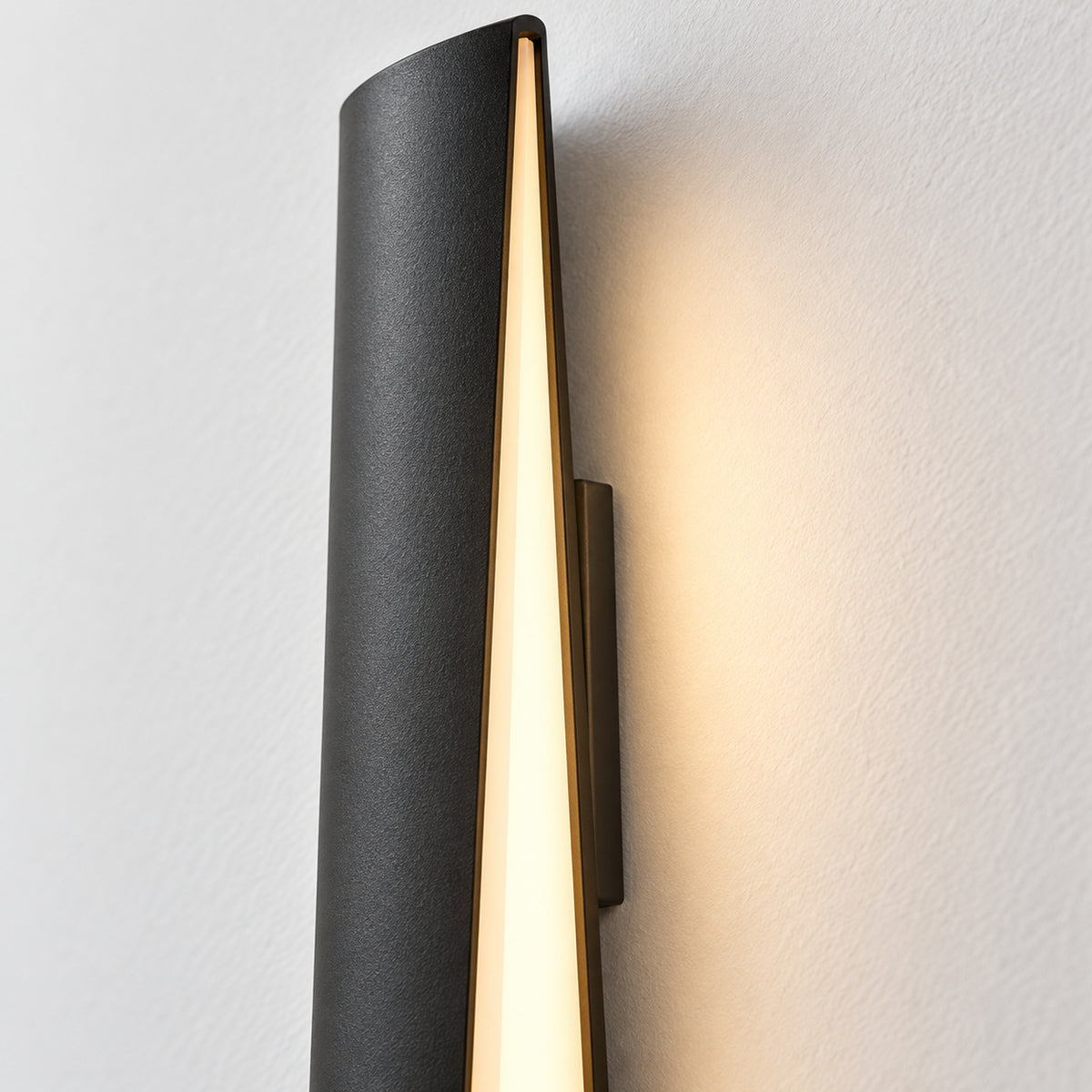 Vertical Eclipse Wall Light
