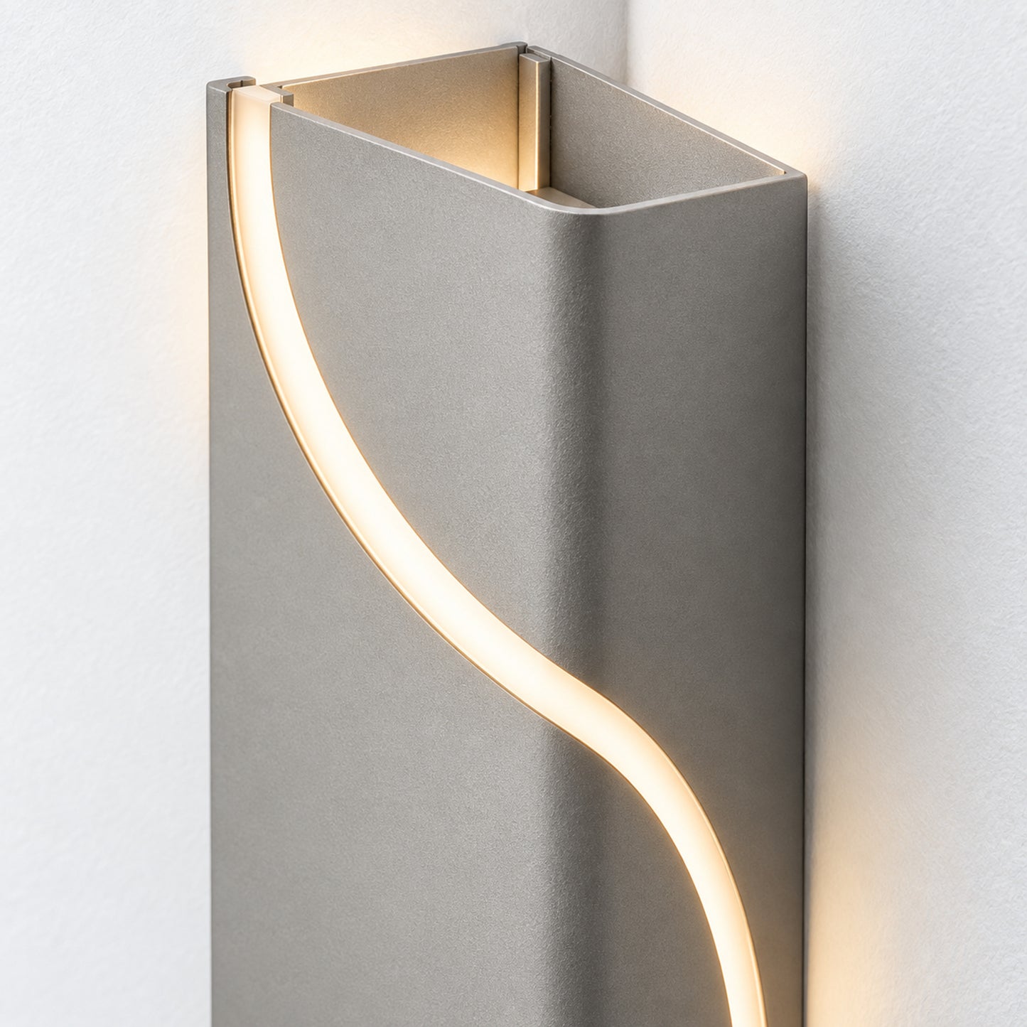 Corner Trace Wall Light
